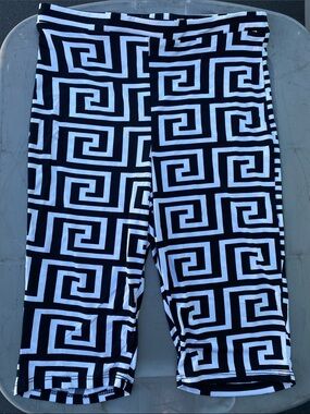 Fashion Nova Black & White Geometric Leggings